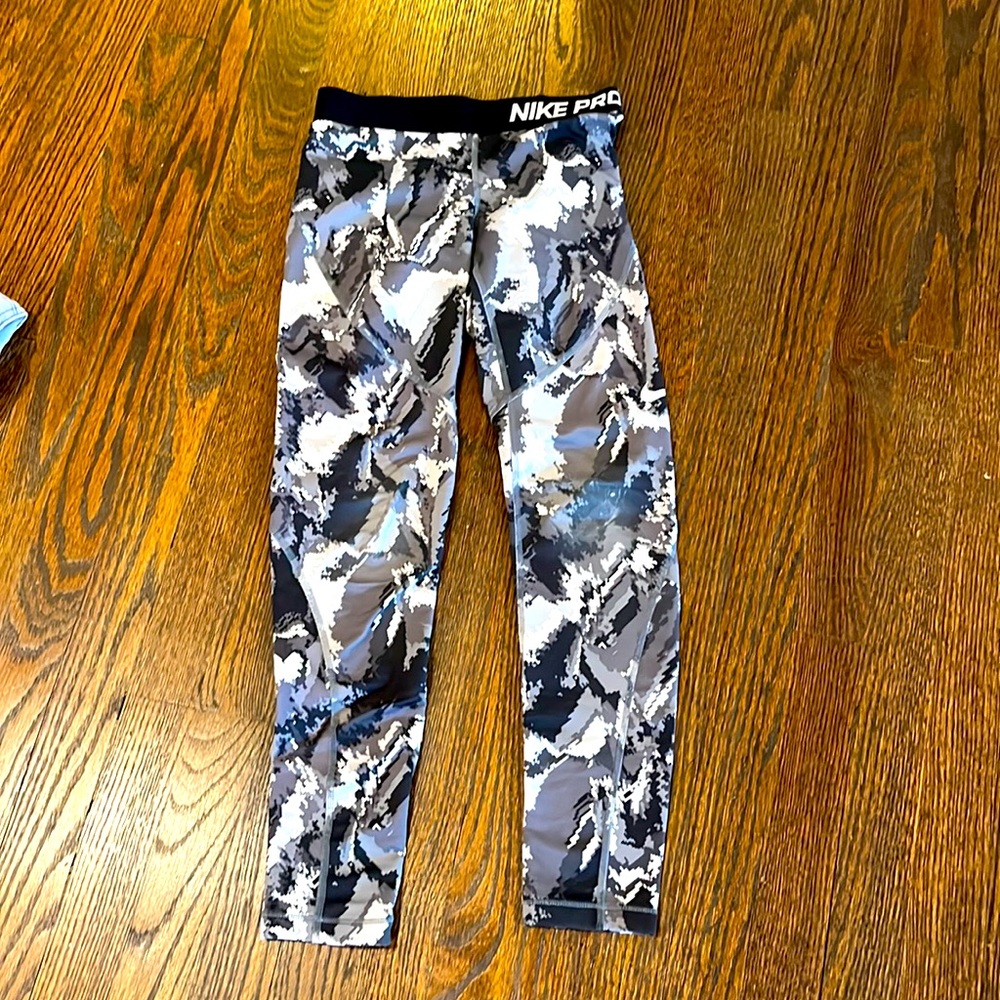 Nike - girls medium leggings